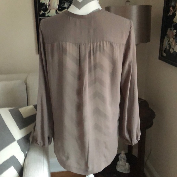 🎉 Ellen Tracy Ruffle Blouse - Picture 2 of 3